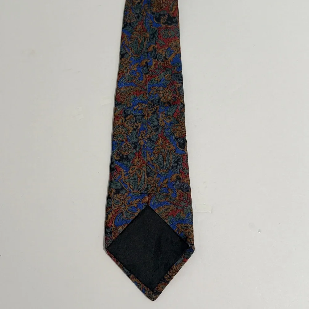 Unbranded intricate floral